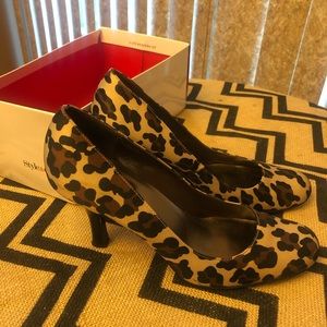 Leopard look size 8 women’s high heel shoes